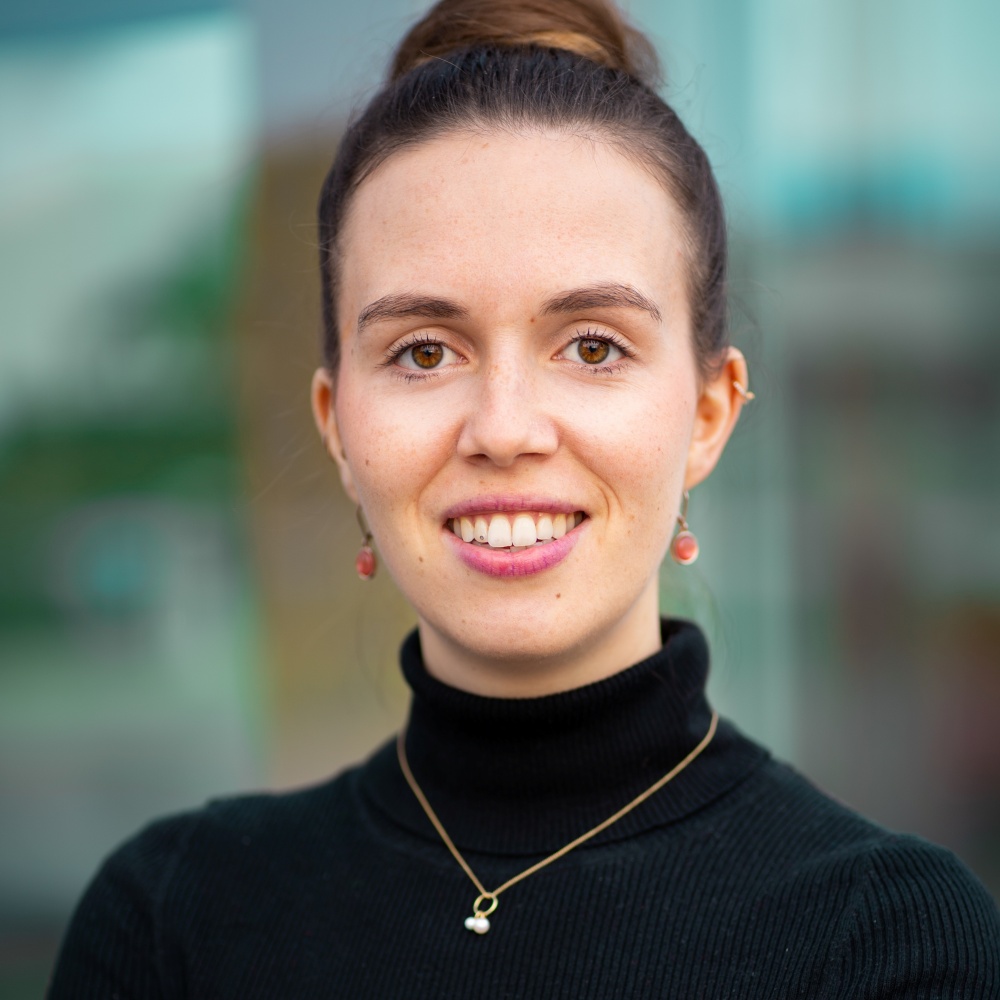 Porträt der Online-Lehrkraft Julia Zahlten